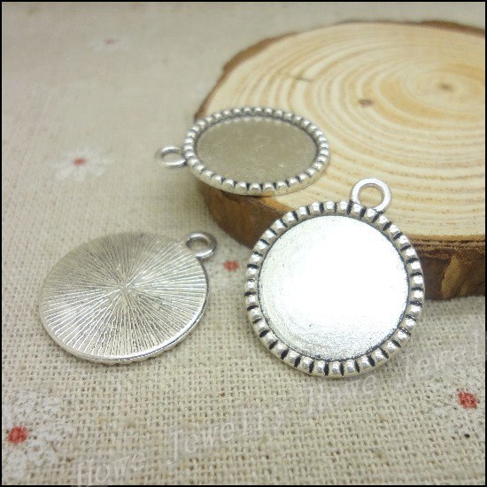 Antique Silver Charms Round Pendant 